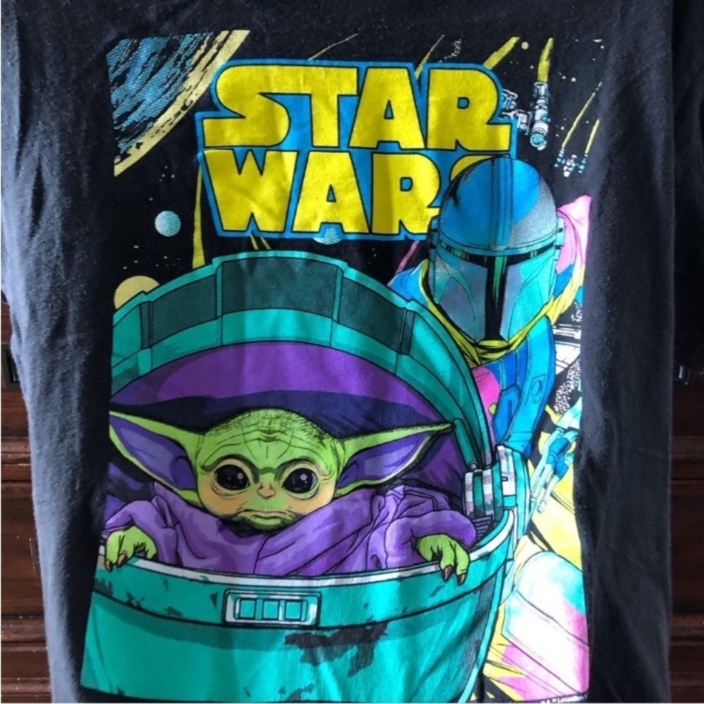 Star Wars neon & black short sleeve graphic tee in size M